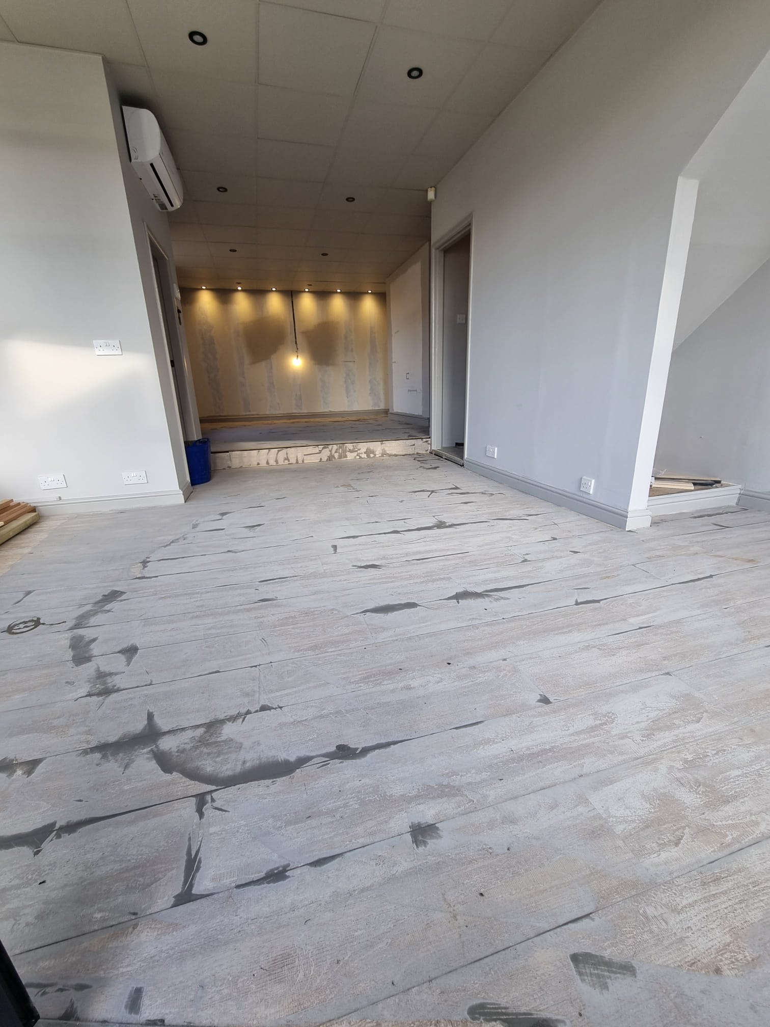 Smoothing compound laid over sub-floor Smoothing compound laid over sub-floor