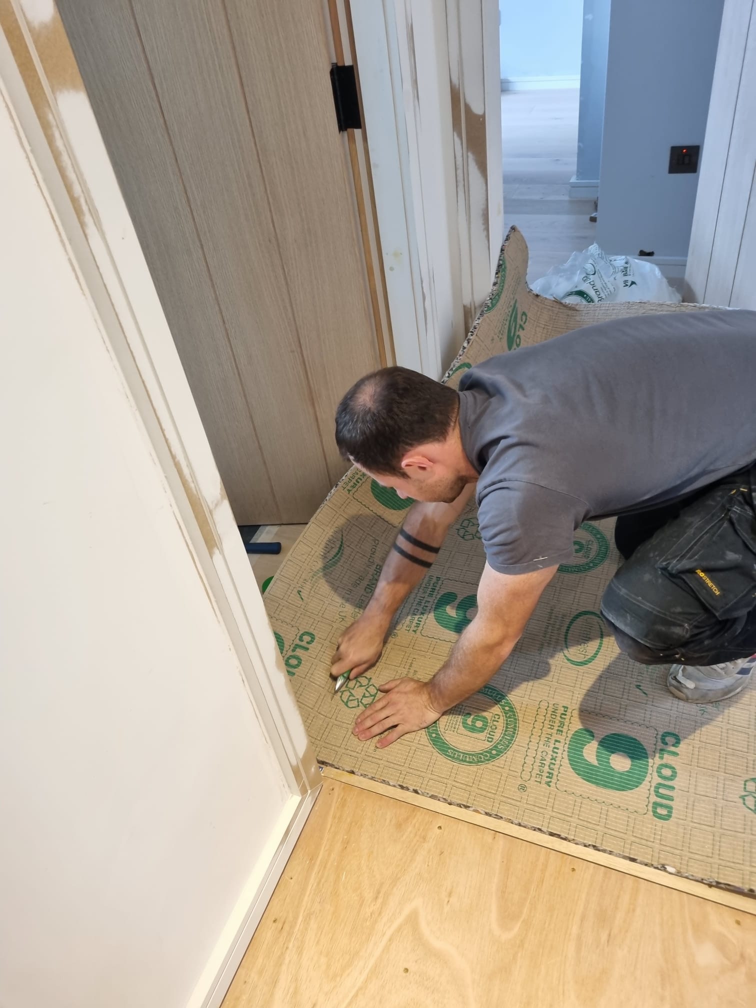Joe at Moda flooring laying carpet underlay